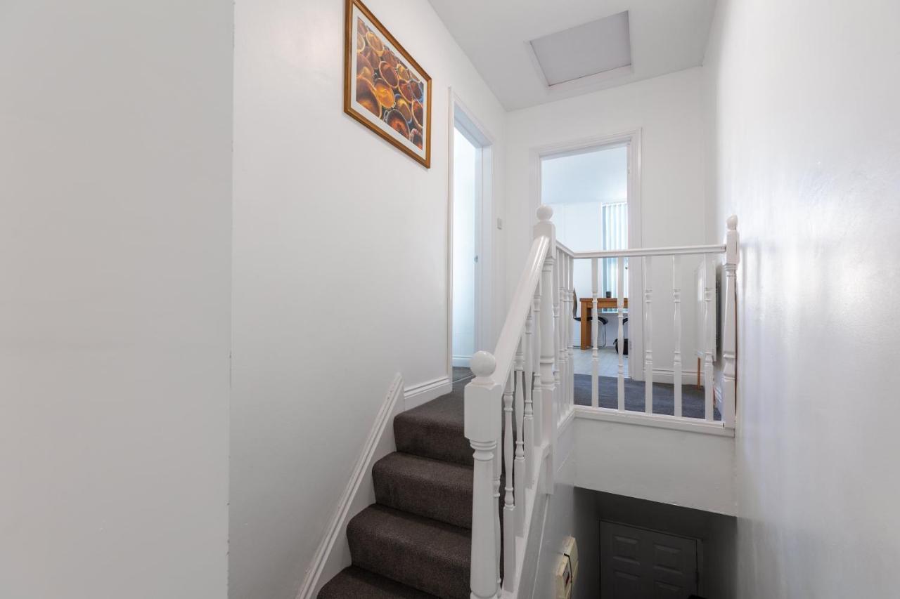 Platform Stadium Apartment With Parking キングストン・アポン・ハル エクステリア 写真